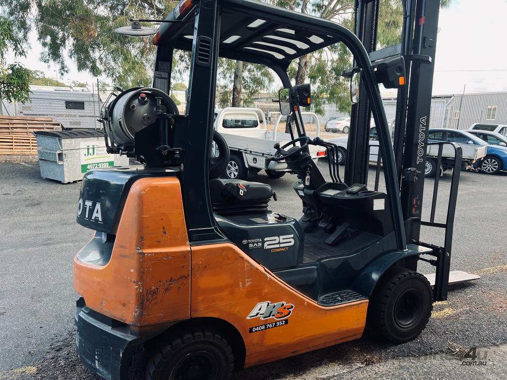 Low Hour Compact Toyota Forklift